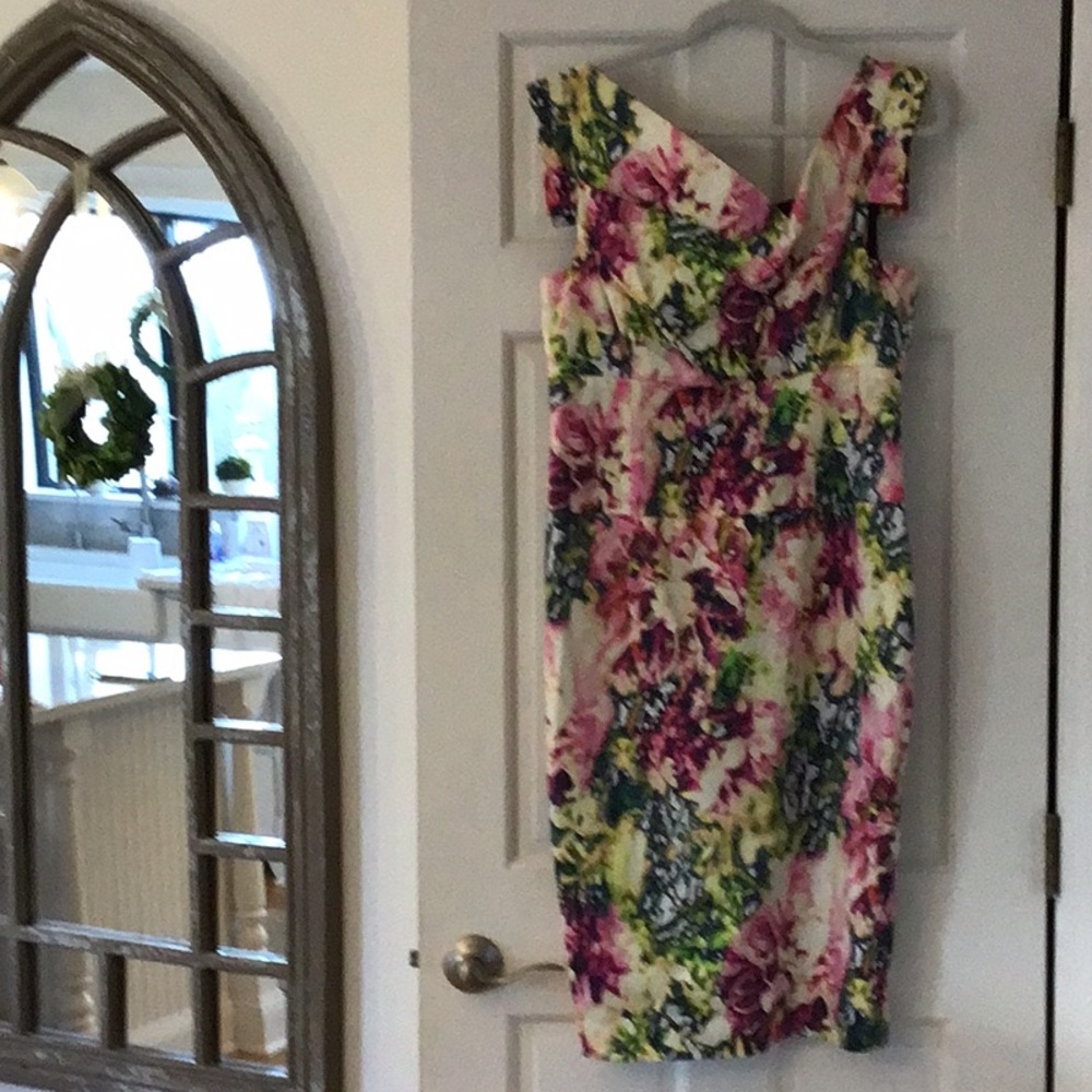 Floral V-Neck Cap-Sleeve Sheath Dress in Multi-Color